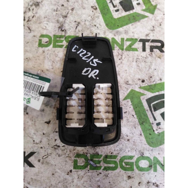 Recambio de mando elevalunas delantero derecho para scania serie p/g/r (c-clase) referencia OEM IAM 1421856 - Blanco 2