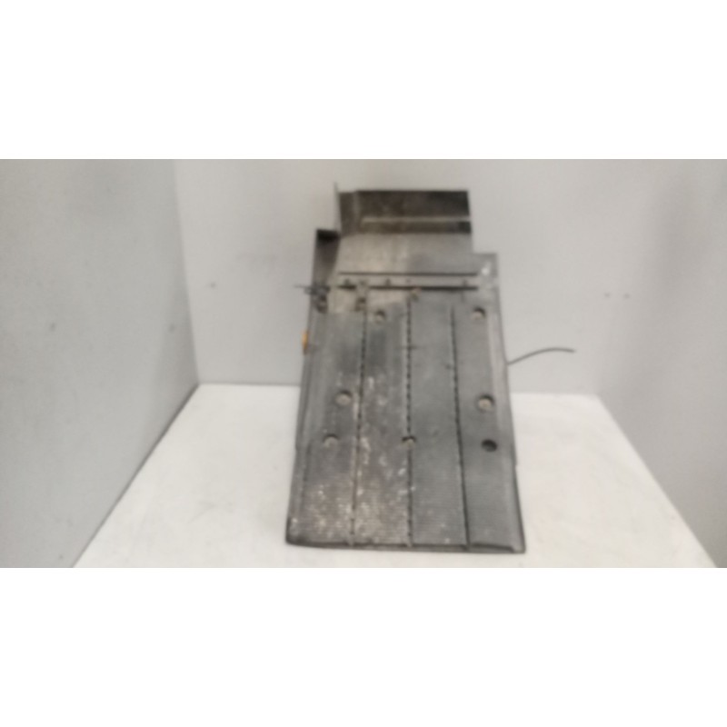 Recambio de guardabarros delantero derecho para iveco eurocargo 05.03  5.9 diesel referencia OEM IAM 504298595  