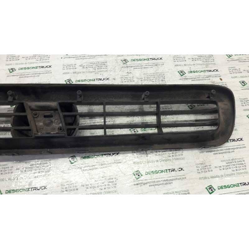 Recambio de rejilla delantera central para fiat scudo (222) 2.0 jtd familiar (5 asientos) referencia OEM IAM - Blanco 3