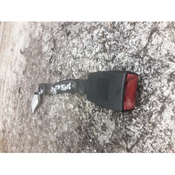 Recambio de enganche de cinturon delantero derecho para seat ibiza (6l1) cool referencia OEM IAM 6D0857756D  