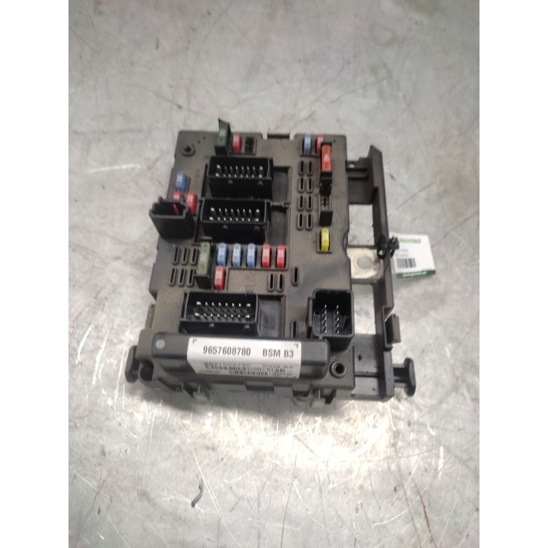 Recambio de caja reles / fusibles para peugeot 206 berlina xs-line referencia OEM IAM 9657608780  BSM - Blanco 3