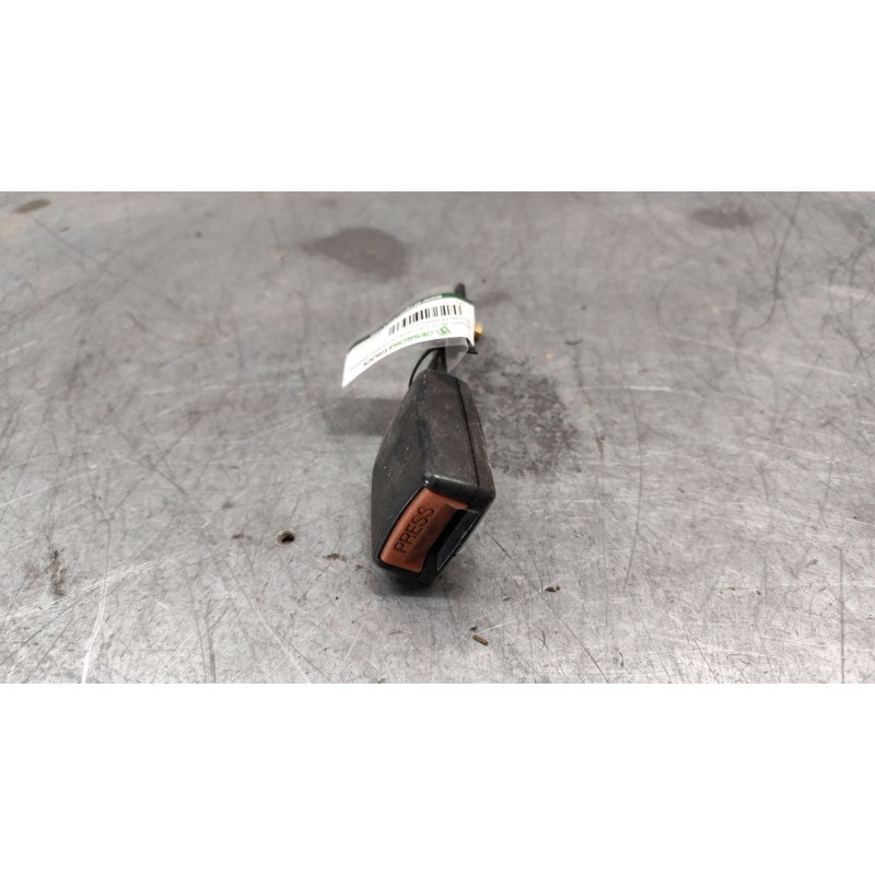 Recambio de enganche de cinturon delantero derecho para nissan primera (p11) 2.0 td referencia OEM IAM 868422F000  