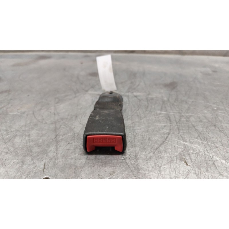 Recambio de enganche cinturon trasero central para citroën c3 1.4 hdi audace referencia OEM IAM 9640832177  