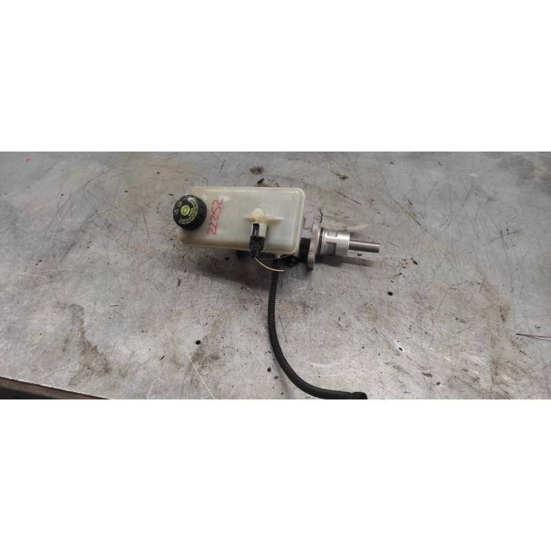 Recambio de bomba freno para nissan primastar (x83) combi 6 asientos batalla 2,78t referencia OEM IAM 32067008C - Blanco 2