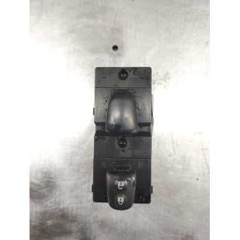 MANDO ELEVALUNAS DELANTERO DERECHO 25411 1KA5A
