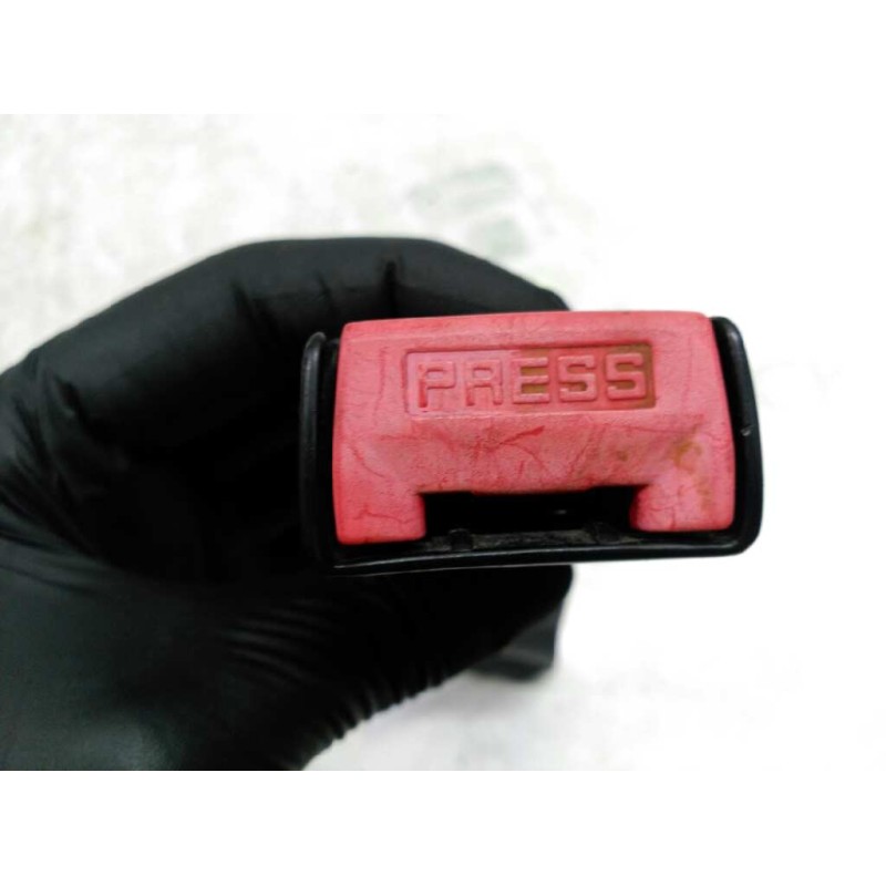 Recambio de enganche de cinturon trasero derecho para peugeot 406 berlina (s1/s2) sr referencia OEM IAM 2