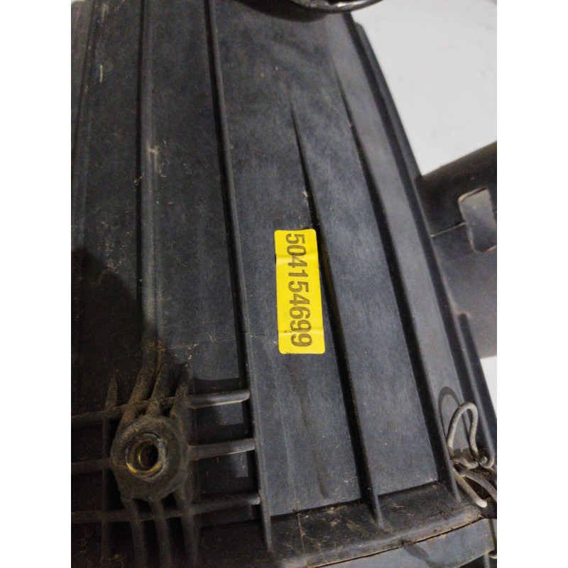 Recambio de filtro aire para iveco daily combi referencia OEM IAM 504154699 - Blanco 4