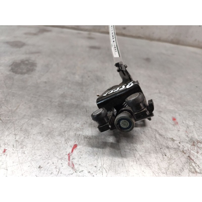 Recambio de bisagra puerta corredera para peugeot partner tepee 1.6 bluehdi 100 referencia OEM IAM  CENTRAL DERECHA - Blanco