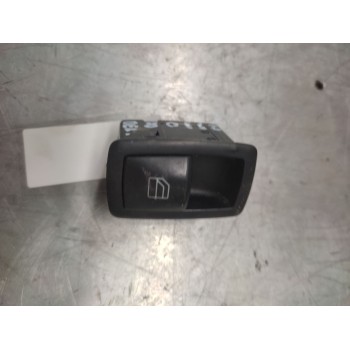 MANDO ELEVALUNAS DELANTERO DERECHO A1698205210 4 PINS