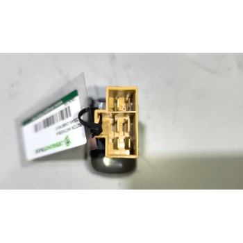 Recambio de boton antiniebla para nissan cabstar e 3.0 diesel referencia OEM IAM   