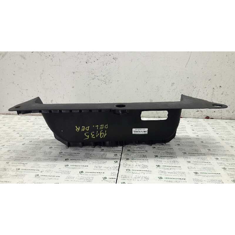 Recambio de peldaño derecho para opel vivaro combi 2.7t corto referencia OEM IAM 8200041178 7700312817 