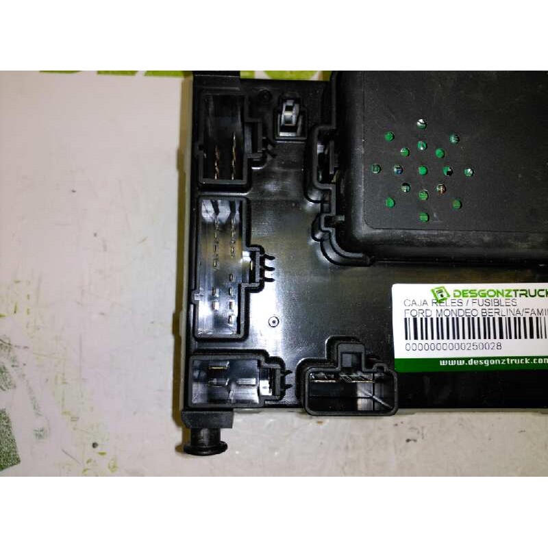 Recambio de caja reles / fusibles para ford mondeo berlina/familiar (fd) clx berlina referencia OEM IAM 1055130 - Blanco 2