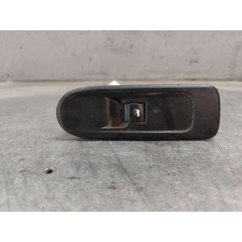 Recambio de mando elevalunas delantero derecho para peugeot 308 1.6 16v referencia OEM IAM 96565184  
