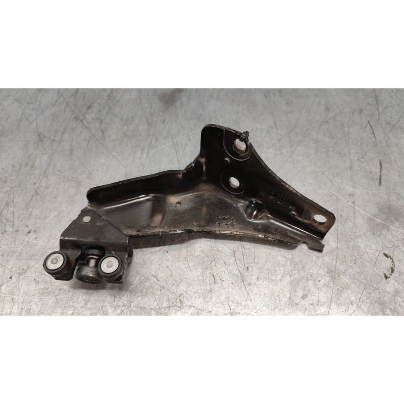 Recambio de bisagra puerta corredera para peugeot partner tepee 1.6 bluehdi 100 referencia OEM IAM 9680486680  INFERIOR DERECHA - Blanco