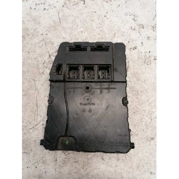 Recambio de caja reles / fusibles para renault megane ii classic berlina 1.9 dci diesel referencia OEM IAM 8200305575 S118400200