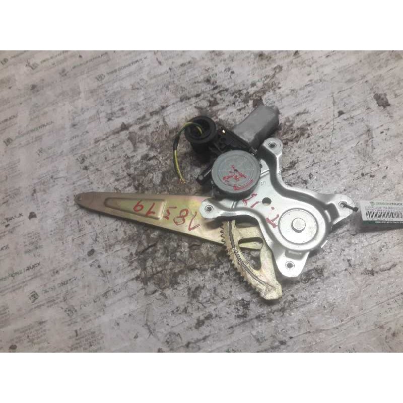 Recambio de elevalunas trasero izquierdo para toyota rav 4 (a2) 2.0 luna 4x4 (2003) referencia OEM IAM 8571042070 2621000940 2 P