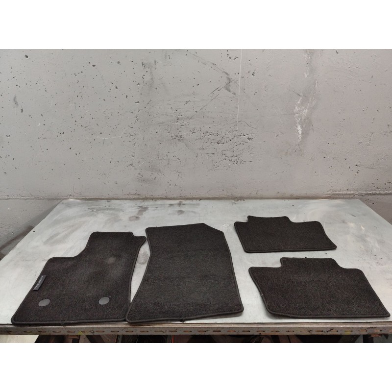 Recambio de alfombrilla para renault austral tce 130 referencia OEM IAM   