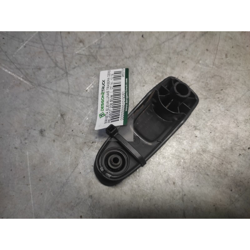 Recambio de maneta elevalunas trasera derecha para peugeot 208 style referencia OEM IAM 9653797777 2