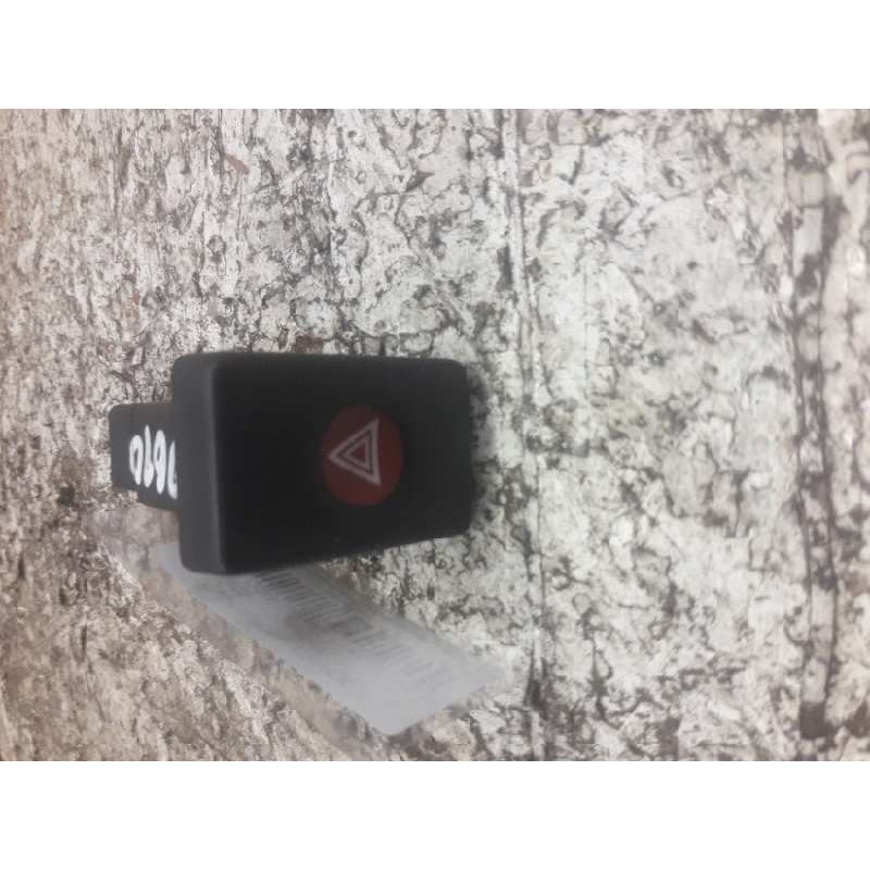 Recambio de warning para dacia logan laureate referencia OEM IAM 2517405 8 PINS 