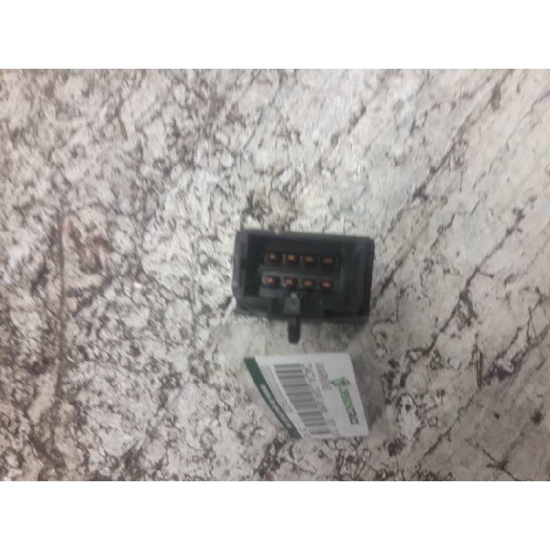 Recambio de warning para dacia logan laureate referencia OEM IAM 2517405 8 PINS 2