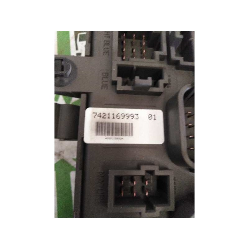 Recambio de caja reles / fusibles para renault premium lander 10.8 diesel referencia OEM IAM 7421169993 518849401 - Blanco 2