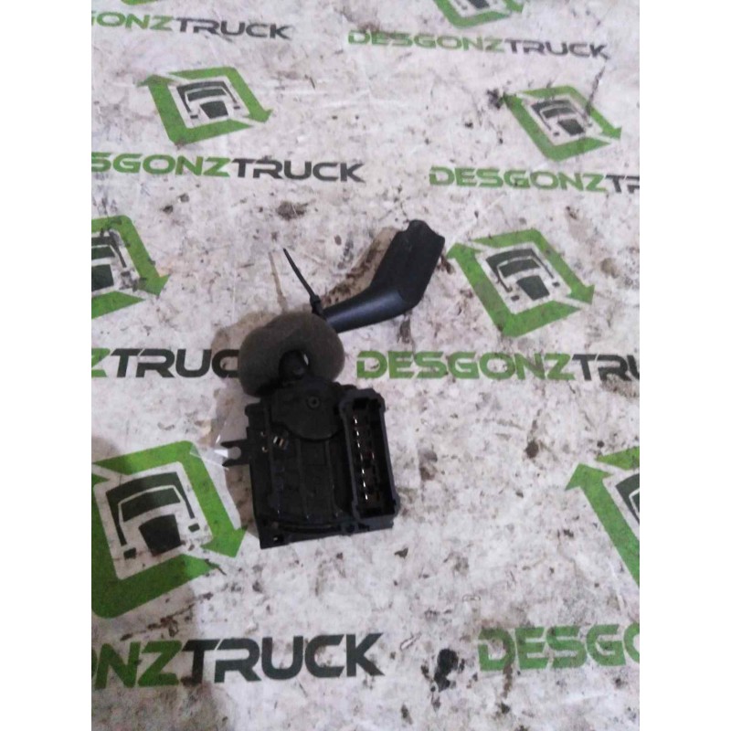 Recambio de mando limpia para renault magnum ab 2005 cabina adel.tractor semirr. 4x2 4xx.18 gran espacio referencia OEM IAM 7421 - Blanco 2
