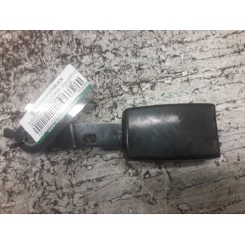 ENGANCHE DE CINTURON DELANTERO IZQUIERDO 