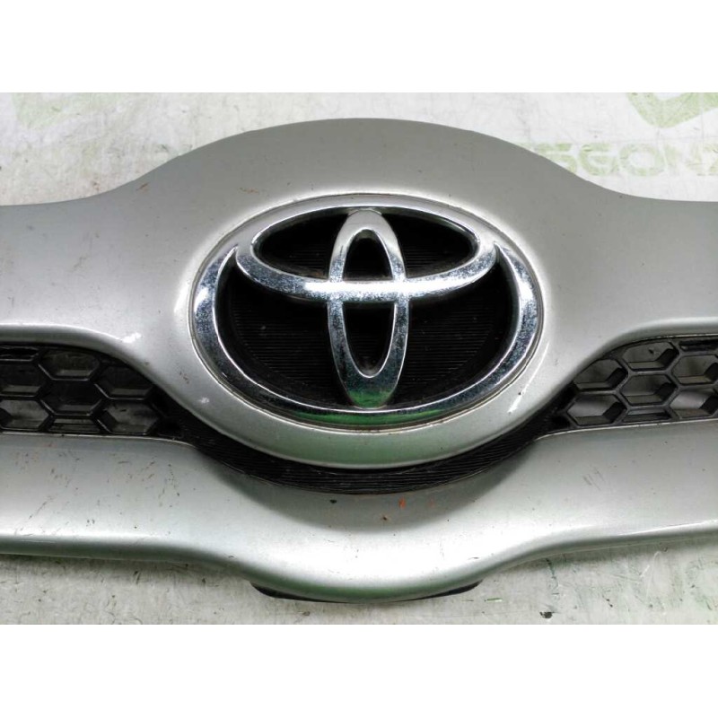 Recambio de rejilla delantera central para toyota corolla verso (r1) 1.8 luna referencia OEM IAM 531110F020 3