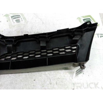 Recambio de rejilla delantera central para toyota corolla verso (r1) 1.8 luna referencia OEM IAM 531110F020  