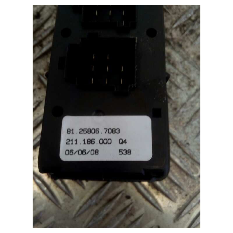 Recambio de mando elevalunas delantero derecho para man tgx 18.440 fg / 4x2 bl xl referencia OEM IAM 81258067083 - Azul 3