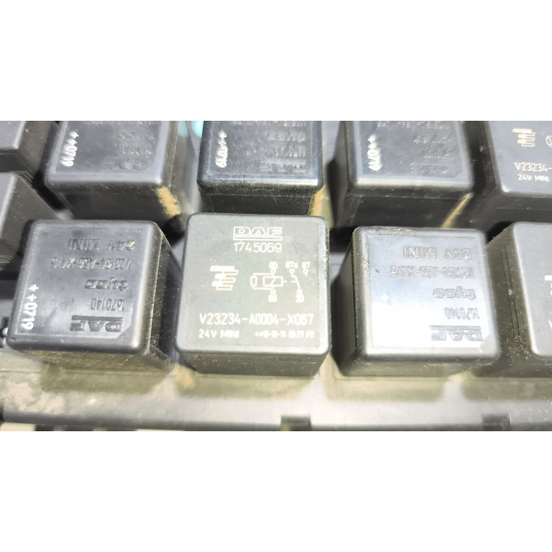 Recambio de caja reles / fusibles para daf serie xf105.460 12.9 diesel referencia OEM IAM 1674870 - Blanco 3