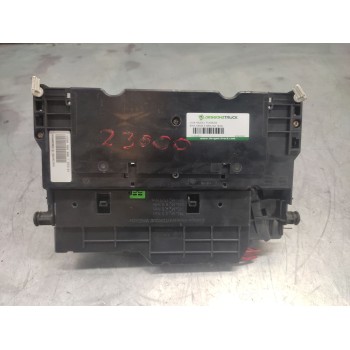 CAJA RELES / FUSIBLES 8364540 
