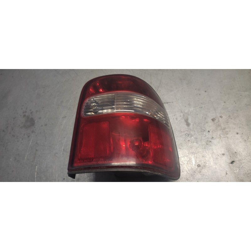Recambio de piloto trasero derecho para kia sportage td (5-ptas.) referencia OEM IAM - Rojo