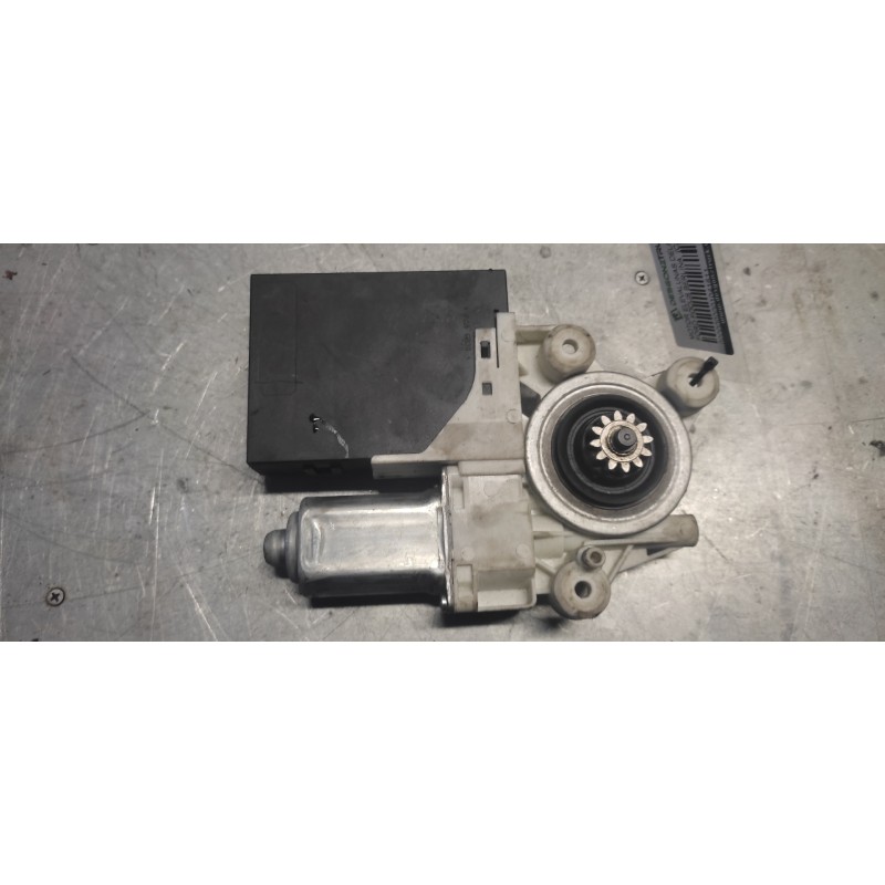Recambio de motor elevalunas delantero izquierdo para ford focus berlina (cap) 1.6 tdci cat referencia OEM IAM 981405103