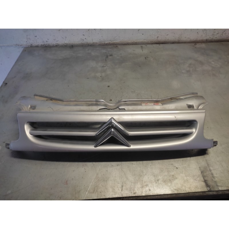 Recambio de rejilla delantera central para citroën berlingo 1.9 d leader referencia OEM IAM   