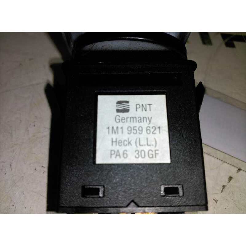 Recambio de boton antivaho para seat toledo (1m2) executive referencia OEM IAM 1M1959621 - Negro 2