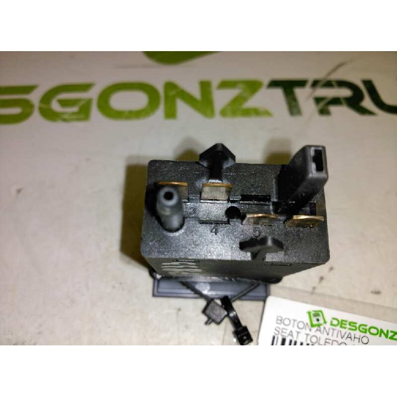 Recambio de boton antivaho para seat toledo (1m2) executive referencia OEM IAM 1M1959621 - Negro 3