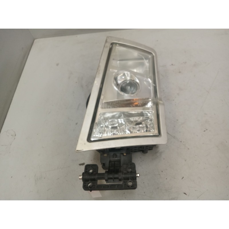 Recambio de faro izquierdo para volvo fh xxx 12.8 diesel referencia OEM IAM 21001663  