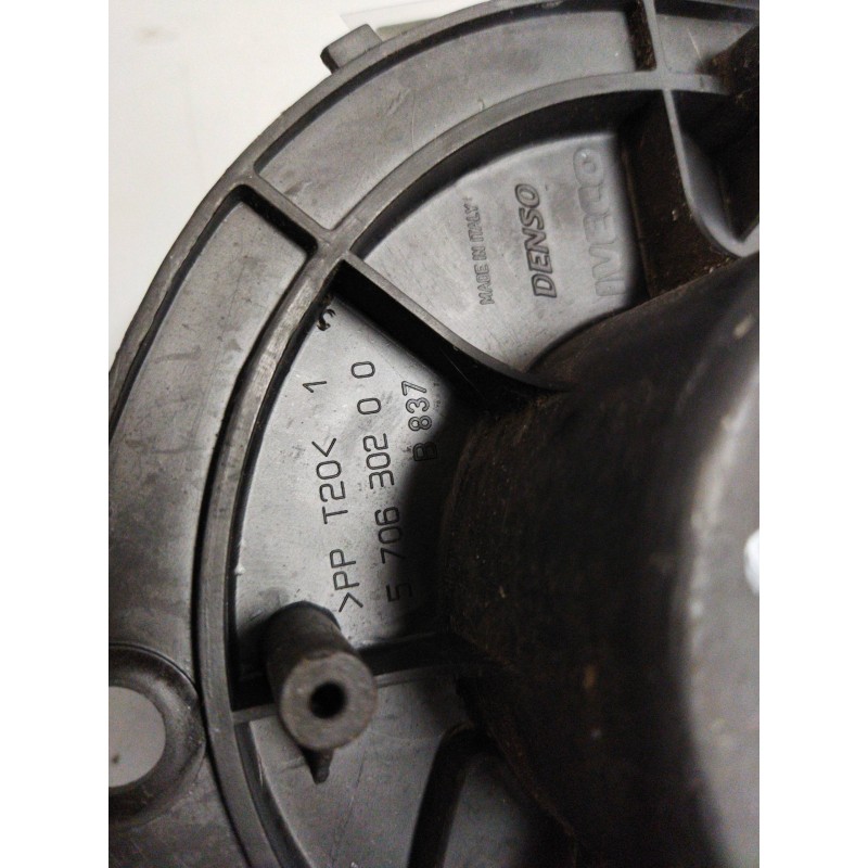 Recambio de motor calefaccion para iveco daily combi referencia OEM IAM 500326592 570630200 - Blanco 2