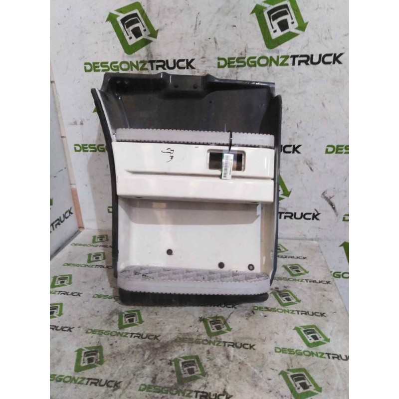 Recambio de peldaño derecho para scania serie p/g/r (c-clase) referencia OEM IAM 1854228  