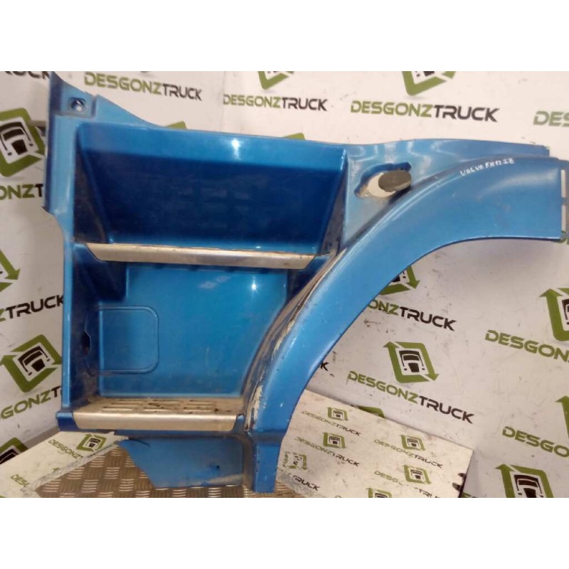 Recambio de peldaño izquierdo para volvo fh 12 asta 2001 e2 / e3 fsa  4x2 e2/e3 corto referencia OEM IAM