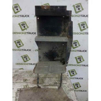 Recambio de peldaño derecho para renault r 385 ti major (283 kw) e1 fsafe modelo 385 cabina para dormir referencia OEM IAM   