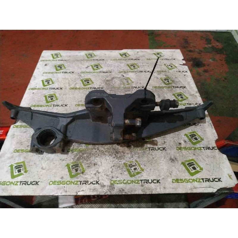 Recambio de soporte brazo suspension trasero derecho para daf trucks xf 105 105.460 referencia OEM IAM 1368281  