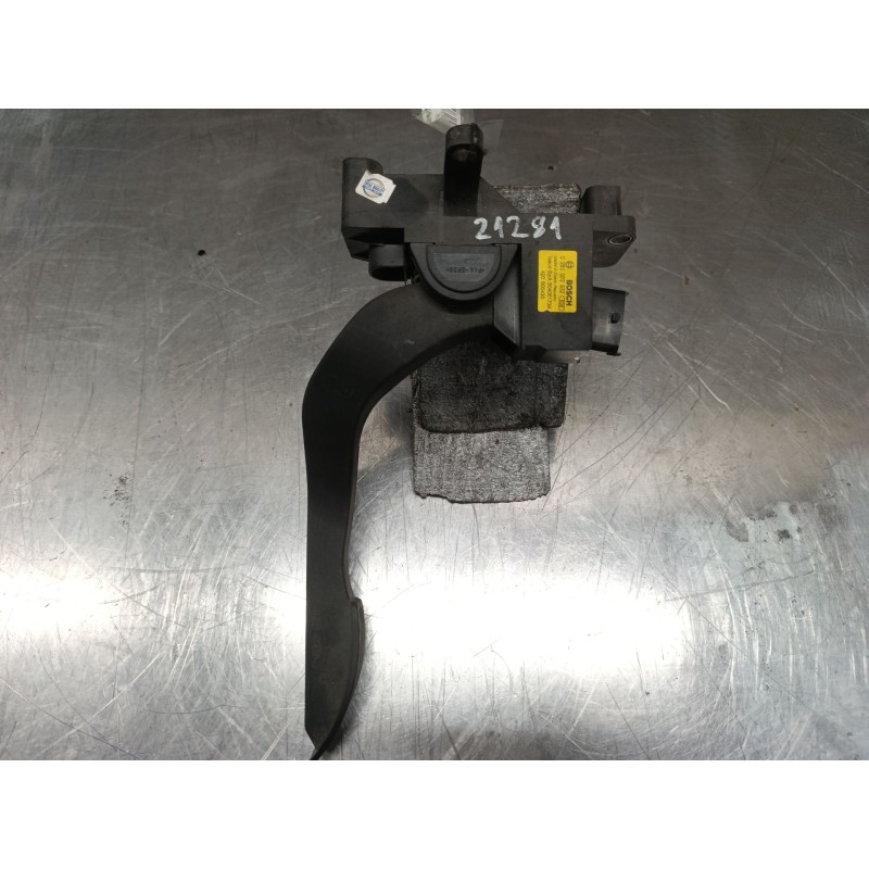 Recambio de potenciometro pedal para iveco daily config. paquetería cabina simple 35s... batalla 3750 referencia OEM IAM 0281002 - Blanco