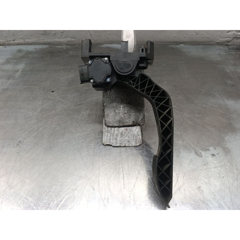 Recambio de potenciometro pedal para iveco daily config. paquetería cabina simple 35s... batalla 3750 referencia OEM IAM 0281002 - Blanco 3