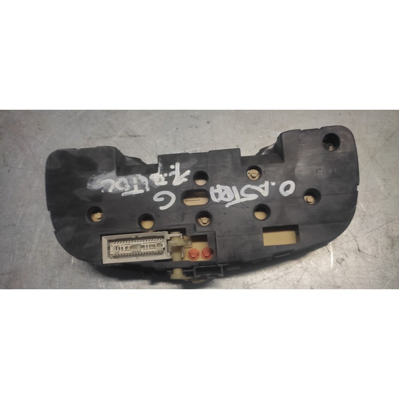 Recambio de cuadro instrumentos para opel astra g berlina club referencia OEM IAM 09228743 2