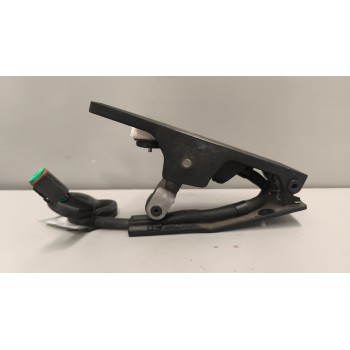 Recambio de pedal acelerador para renault magnum ab diesel referencia OEM IAM 84557548  