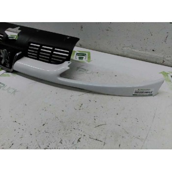 Recambio de rejilla delantera central para peugeot 206 berlina x-line referencia OEM IAM 9628691277 9628934280 
