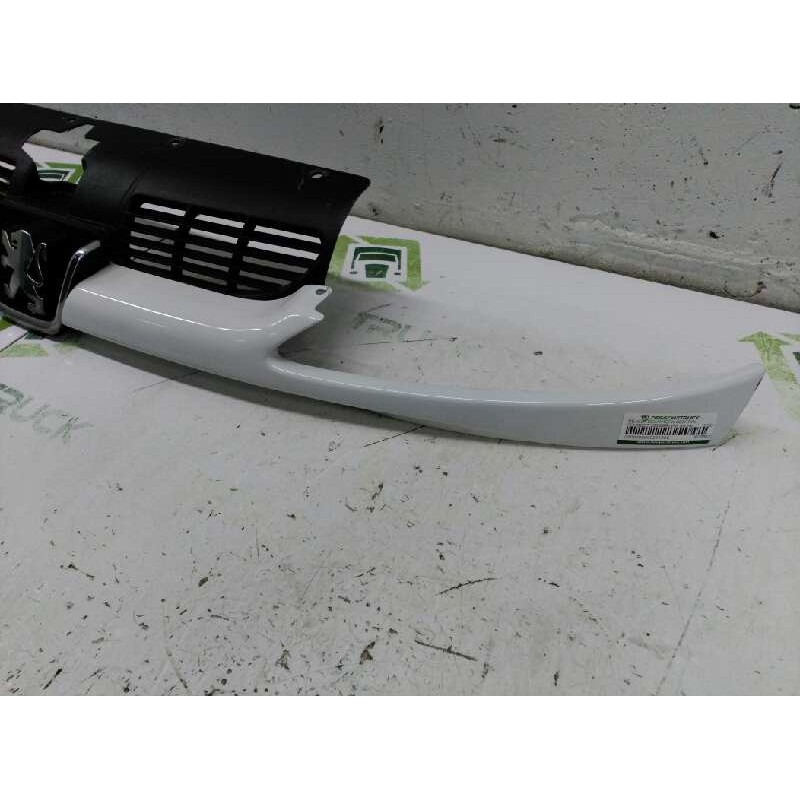 Recambio de rejilla delantera central para peugeot 206 berlina x-line referencia OEM IAM 9628691277 9628934280 - Blanco 3