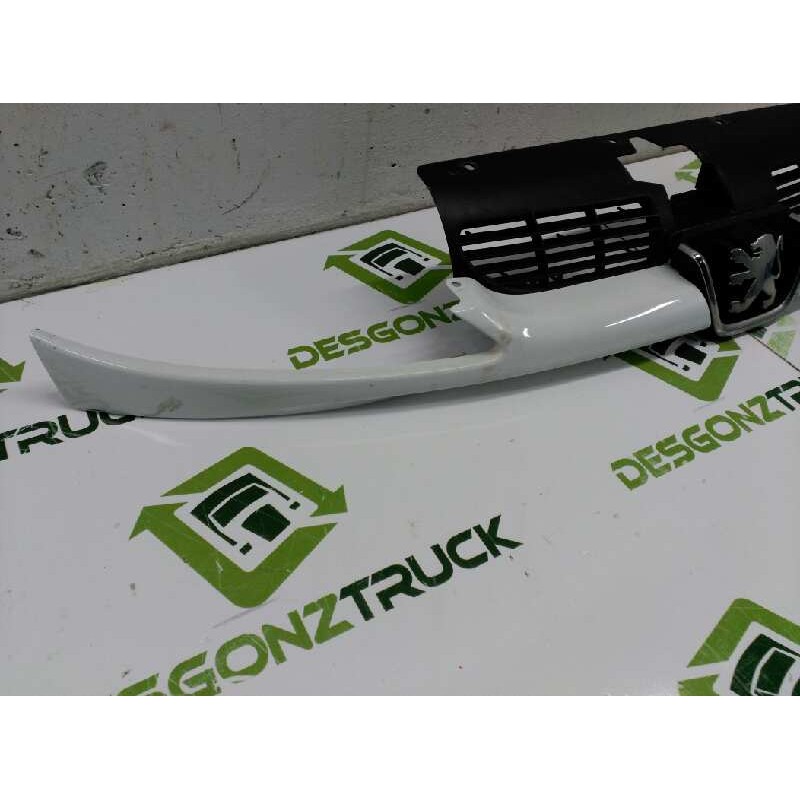 Recambio de rejilla delantera central para peugeot 206 berlina x-line referencia OEM IAM 9628691277 9628934280 - Blanco 4